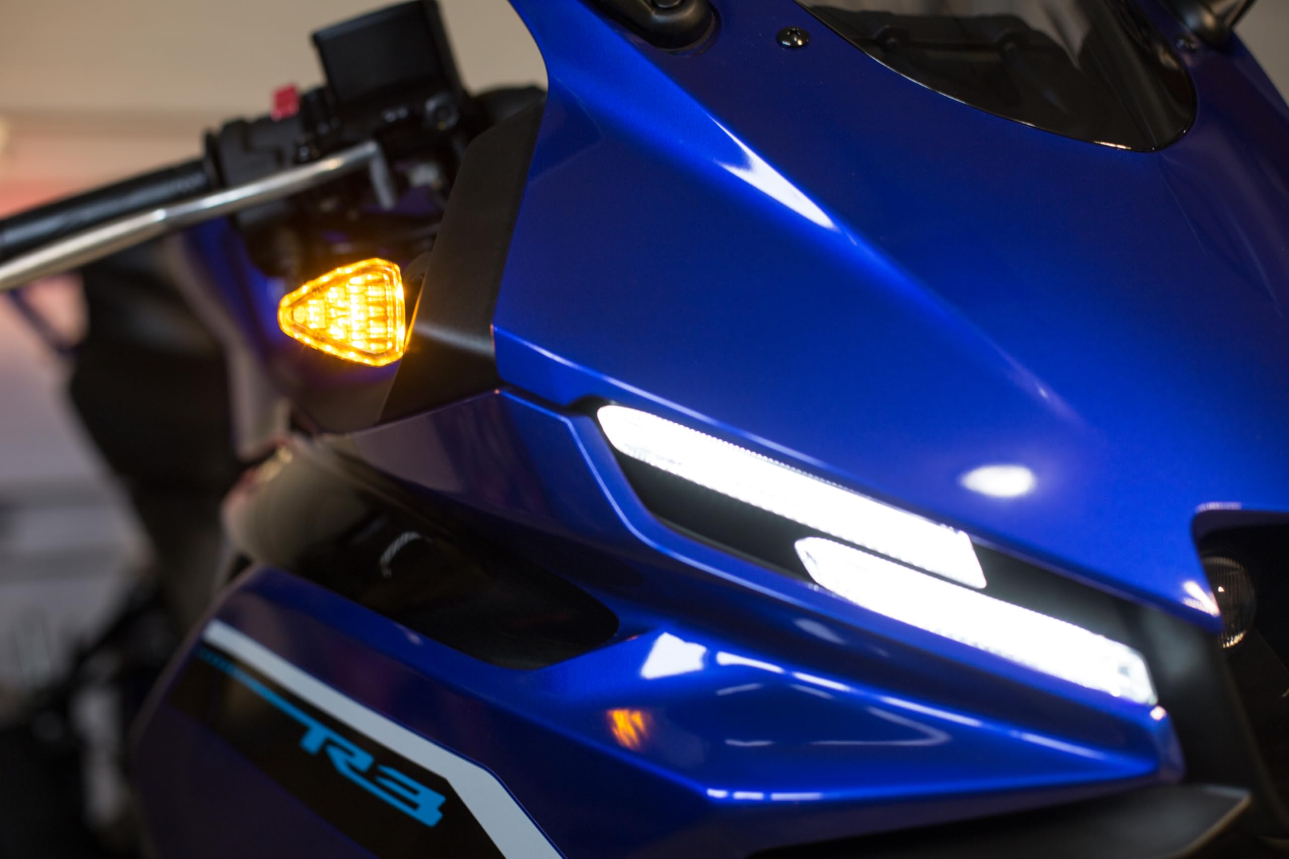 【R3♪】 Amazon.com: AVT YZF-R3 / R3 2025 FRONT Flush LED Turn
